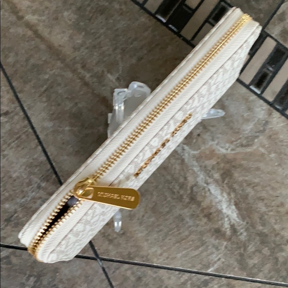 MICHAEL KORS LG ZA CONTINENTAL VANILLA WALLET - Picture 12 of 16